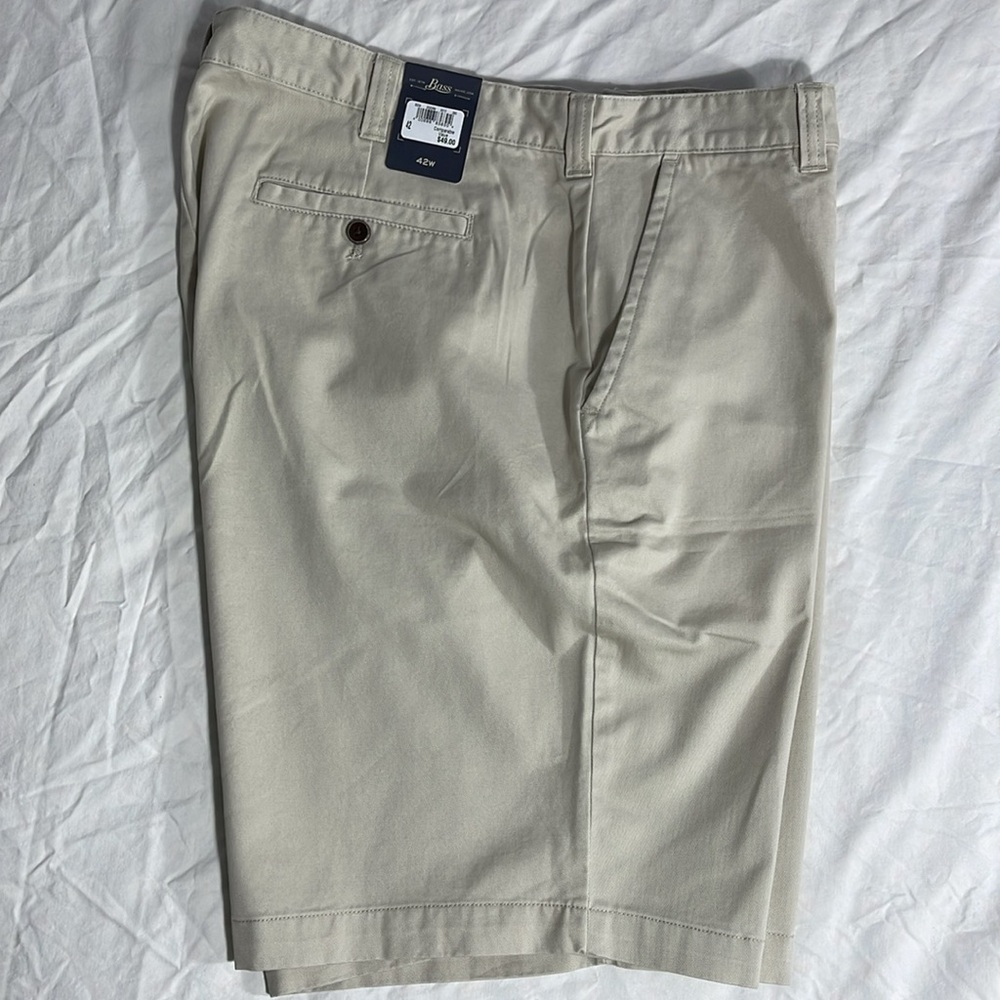 G.H. Bass & Co. mens stone khaki rugged flat front 10" chino shorts - size 42 - Picture 8 of 10